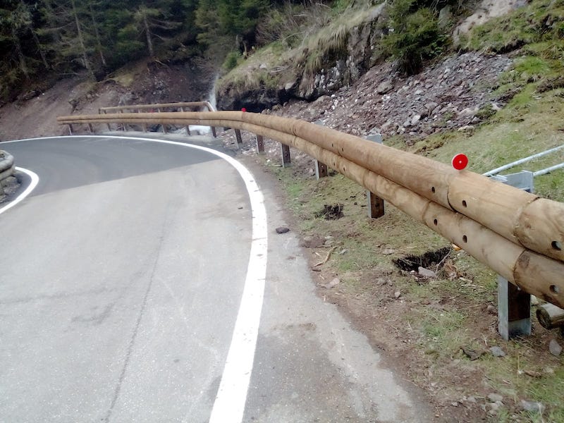 Road barriers in steel-wood